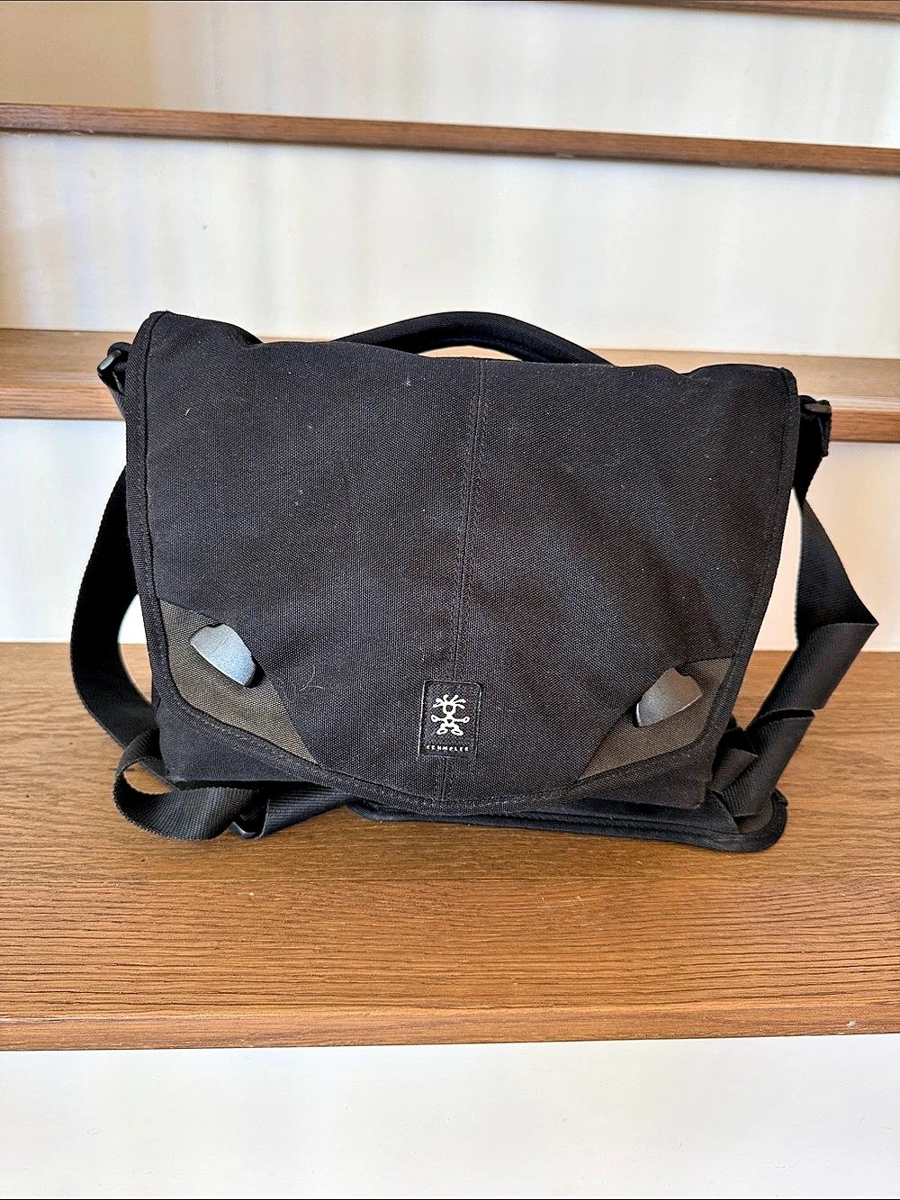 Crumpler The Six Million Dollar Home Messenger Laptop Bag Black & Green
